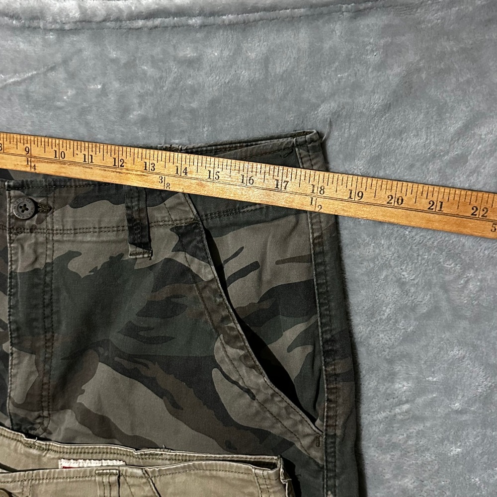 Wrangler Mens Cargo Shorts Bundle 2 Pair Khaki Tan and Camo Size 36 Utility - Picture 3 of 10
